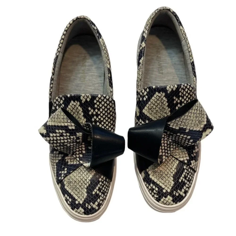 NINE WEST Women's Leather Faux Snakeskin Slip Ons Size 8.5 Med Sneakers Bows EUC